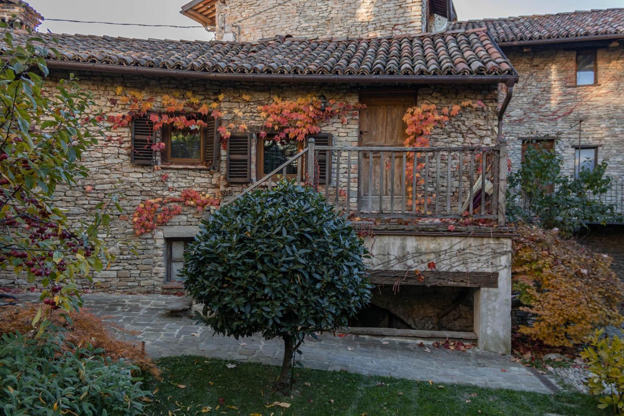 Number 10 Locanda B&B Belvedere Langhe Exterior foto